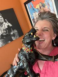 FOUND AT THRIFT 💕💕💕❤️❤️👏 HOME WITH ME 🥰🥰🥰😍😍😍🙏🙏🙏 I'm here for  the gold chain and the emerald jewel eyes.