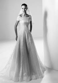 Valentino Strapless Neckline A Line Wedding Dress In Lace And Organza A Strapless Neckline Wed Valentino Wedding Gowns Valentino Bridal Valentino Wedding Dress