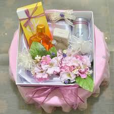 Koleksi idea gubahan baju kemeja utk hantaran. 13 Mine Photos Artworks Ideas What In My Bag Wangi My Bags