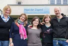 Derzeit haben wir 3 buslinien gefunden, die an der haltestelle königstr., bonn abfahren bzw. Zweite Familie Haus Der Jugend 35 Jahre Alt Honnef Heute Nachrichten Aus Bad Honnef Bonn Und Der Region