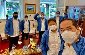 Arti Jaket Biru Yang Dikenakan Menteri Baru Republika Online