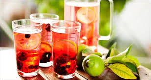 5 Delicieux Cocktails En Pichet Pour Celebrer L Ete Fraichement Presse Low Calorie Cocktails Summer Cocktail Recipes Smash Recipe