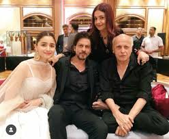 Alia Bhatt Srk Pooja Bhatt And Mahesh Bhatt At Sakshibhatt S Wedding Reception Bollywood Bollywood Actress Bollywood Wallpaper