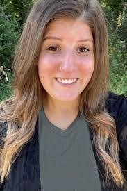 Stephanie Molnar's Instagram, Twitter & Facebook