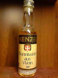 Branntwein — branntwein, geistige flüssigkeit, welche aus allen vegetabilischen stoffen, welche zucker oder stärkemehl enthalten (da sich das stärkemehl in traubenzucker verwandelt). Branntwein Aus Wein 38 Miniature Bottles Collection By Evgeniy Yakovlev On Kolektado