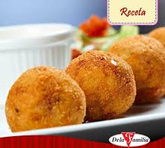 Croquetas De Papa Parte 1 Ingredientes 2 Libras De Papas 1 Cucharada De Consome De Pollo Dela Familia 2 Yemas De Huevo 1 Huevo Entero Pan Rallado Papas Rellenas Y Harina
