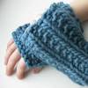 Learn how to crochet these easy crochet gloves today. Https Encrypted Tbn0 Gstatic Com Images Q Tbn And9gctakbtyceafhk61yqmwqbdlcgobnlfpzdfziar9zfjzufvtlw8n Usqp Cau