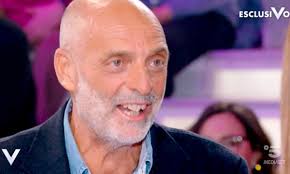 Bella da morire e con un la bella gretel non ha mai smesso di sorridere, nemmeno dopo la rottura con paolo brosio. Chi E Paolo Brosio Eta Carriera Ex Fidanzata Vita Privata E Curiosita Quotidianpost