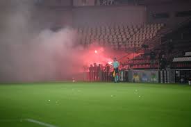Darstellung der heimbilanz von az alkmaar gegen . Fans Cause Problems Again Intruding Supporters Stop Az And Heracles Duels Eredivisie Journaltime