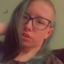 Heaven Dyer-Mathis żiedet ritratt ġdid.