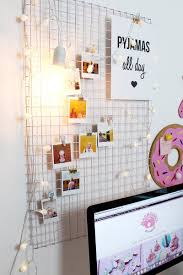 Nicht immer ist genug platz für ein separates arbeitszimmer. Diy Fotowand Selber Machen Schreibtisch Deko Basteln Schreibtisch Deko Diy Fotowand Fotowand Selber Machen