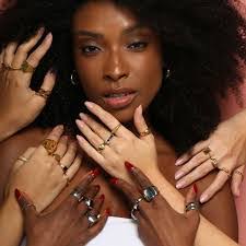 Samantha Ring's Instagram, Twitter & Facebook