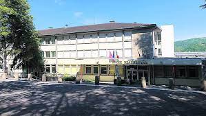 Des crimes sordides, des affaires de voisinage, des petits délits, des accidents plus ou moins spectaculaires. Villefranche De Rouergue Le Lycee Beauregard Ferme Ses Portes Pour Cause De Covid 19 Centrepresseaveyron Fr