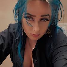 Kacey Elliott's Instagram, Twitter & Facebook