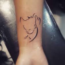 Mother With Infant Tattoo By Izmit Dovme Mama Tattoo Ideen Tattoos Fur Mutter Tattoo Mutter