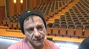 Γεννήθηκε στην αθήνα το 1964 και είναι γιος του κριτικού θεάτρου και συγγραφέα, τάσου λιγνάδη. 8eirpienzcmxqm