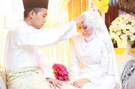 Solat sunat nikah ini didirikan secara 2 rakaat sahaja dengan niat seperti berikut: Viral Media Johor Ada Pasangan Yang Baru Nikah Tak Tau Nak Buat Apa Mari Baca 4 Perkara Sunat Selepas Akad Nikah 1 Solat Sunat Selepas Akad Nikah Lafaz Niat Usolli