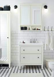 A casa e nova a estrear, com 7 quartos e 3 salas, grandes varandas no nivel de 1º andar e do r/c. Pin De Nektaria Olga Velli Em Tiny Bathrooms Banheiro Ikea Projeto Do Banheiro Inspiracao Para Banheiro