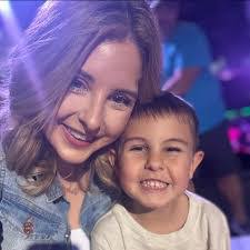 Kara Lott's Instagram, Twitter & Facebook