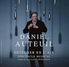 L'acteur a posé tout sourire devant les photographes. Daniel Auteuil Espace Carpeaux A Courbevoie Billets Places