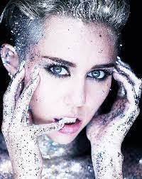 Juliette Dutton's Instagram, Twitter & Facebook