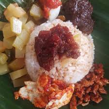 Nasi lemak tepi jalan ini buka dari jam 7 sampai jam 10 pagi tepatnya berada di ss2 petaling jaya malaysia, rasanya nasi lemak. Nasi Lemak Lengkap