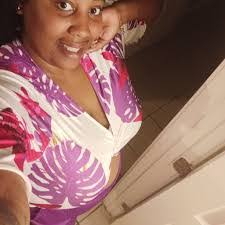 Danna Burton's Instagram, Twitter & Facebook