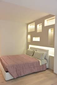In genere misura, in altezza. La Camera Da Letto Nicchie In Cartongesso Con Luci Led Stanza Da Letto Minimalista Idee Arredamento Camera Da Letto Camera Da Letto