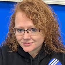 TRYING WALMART'S CUPCAKE BOUQUET IN THE BAKERY! 🧁💐 have you seen these  before? they did such an amazing job 🫶 #walmartfinds #cupcakes  #walmartcake #dessert #cupcakebouquet #cupcake #cake #chocolatecake  #vanillacake #flowers #mothersday #mothersdaygift #