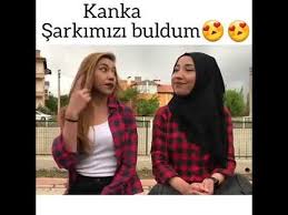 Dunya Tek Biz Ikimiz Isaret Dili Youtube Fashion Hijab