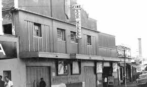 decada de 1960 cine sao miguel bairro de sao miguel paulista a direita ao fundo temos a chamine da cia nitro quimica sao paulo fotos antigas paulista