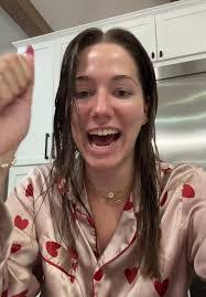 Eliza Rubin's Instagram, Twitter & Facebook