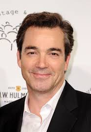 Novos personagens em 'Hand of God'