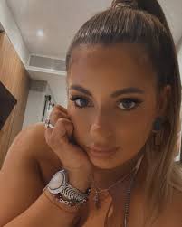 Hey there, Looking for a part time job 2-3 days a week I'm a senior  hairdresser located in Penrith willing to travel up to 30m! Thankyou