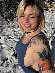 It's pretty hard to look with open eyes in the sun. I love the snow! You  too?