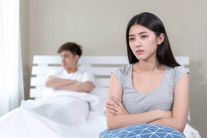 Tôi nghĩ, chỉ cần vài ngày, thấy lịch trình bình thường, tôi sẽ gỡ nó ra, tin tưởng vợ và im lặng như chưa từng xảy ra khúc mắc