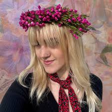 Could smell this Boronia flower crown a mile away🌸🌸🌸 . . . #davincirose  #mkeflorist #mkebride #mkeweddingflorist #milwaukeeweddings  #chicagoweddingflorist #chicagowedding #brides2026 #brides2025  #chicagoflorist #weddingflorist #weddinginspiration ...