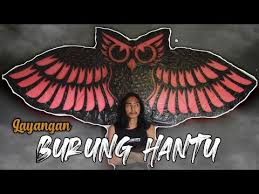 Gambarlah garis melengkung dari atas di sebelah kiri dan kanan, tariklah garis ke arah dalam sekitar 1/4 bagian dari oval di tambahkan cakar. Cara Membuat Layangan Burung Hantu Terbang Celepuk Kebat Youtube