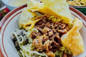 Mie ayam yang sering dijajakan di emperan atau kaki lima ini, entah mengapa sangat nikmat disantap terutama saat makan siang atau kala hujan. 18 Kedai Mie Ayam Enak Di Jakarta Yang Bisa Bikin Ketagihan Pergikuliner Com