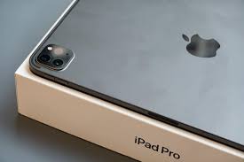 Die bildschirmdiagonale von 9,7 zoll hat sich gewissermaßen als eine art standard etabliert und wird auch heute noch genutzt. Apple Ipad Pro Leak Verrat Massive Upgrades Fur Das Jahr 2021 Auto Und Technik Gq