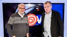 Po maturitě začal pracovat v československém rozhlase a dálkově přitom vystudoval žurnalistiku. Zbynek Merunka Idnes Cz