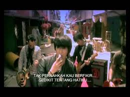 reff : g d em mengapa selalu aku yang mengalah am tak pernahkah kau berfikir d d7 sedikit tentang hatiku g mengapa ku yang d em e harus slalu mengalah am pantaskah hatiku d d7 masih bisa bersamamu. Chord Kunci Gitar Dan Lirik Lagu Selalu Mengalah Seventeen Seberapa Besar Kau Yakin Padaku Tribun Solo