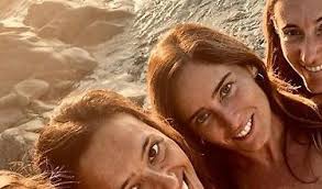 Poliziotto, si sposa con giulia testa al termine della seconda stagione. Maria Elena Boschi Schiaffo In Bikini Al Pd Fisico Scultoreo E Vista Pericolosa Libero Quotidiano
