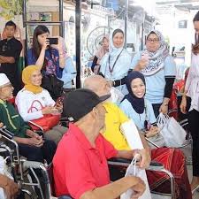 The hostel is originally a double storey building of shop lot that have been upgraded into 7 units of student dormitories. Marioncaunter Together With Volunteers From Yayasan Tan Sri Nasimuddin We Were Fortunate Enough To Spend Some Time With The Old Folks From Pusat Jagaan Al Buro 24 7 Malaysia