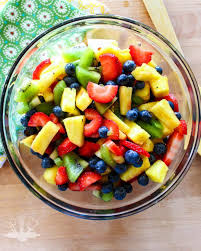 Delicious Foods Snacks Detoxpage Sur Instagram Honey Lime Fruit Salad A Rainbow Blend Of Fruit Mixed With A Sweet And Nourriture Recette Cuisine