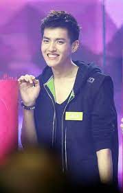 Kris then smiled into the kiss, glad about your response. You Kris Staph It With Your Gummy Smile And Shy Looking Expression I M Going To Die Kris Exo Wu Yi Fan Kris Wu Smile