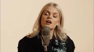 Watch the music video and discover trivia about this classic pop song now. Senorita Justin Timberlake Cover By Davina Michelle Youtube