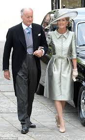 Royals Attend The Wedding Of Alexandra Knatchbull And Thomas Hooper Mother Of The Bride Hats Mother Of Bride Outfits Royal Clothing
