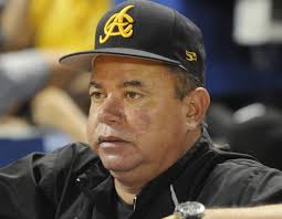 Manager aguilucho Félix Fermín en ruta hacia triunfo 450 en Serie Regular  de LIDOM