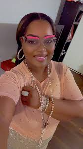 Jewelry sorting with pet helper